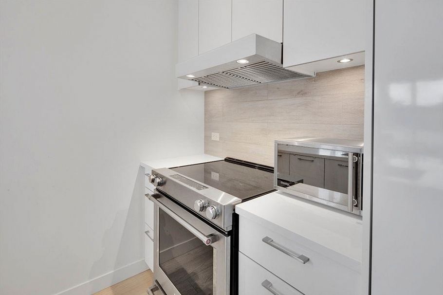 308 711 W 14th Street North Vancouver, BC - 9