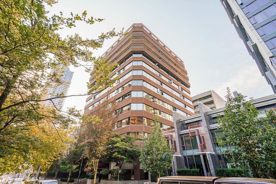 302 1177 Hornby Street Vancouver, BC - 2