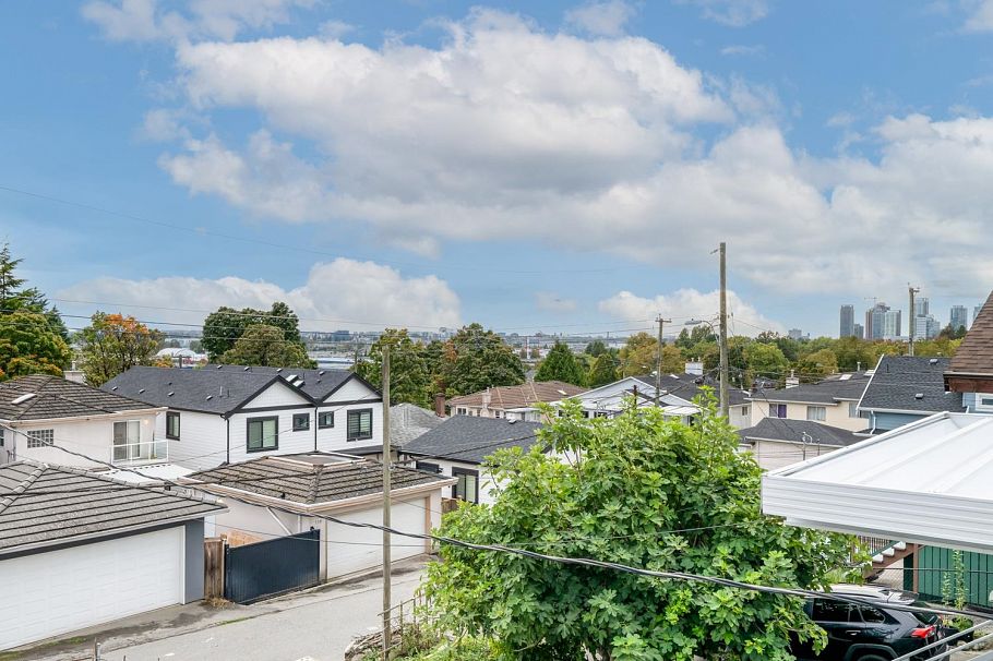 748 E 62nd Avenue Vancouver, BC - 22