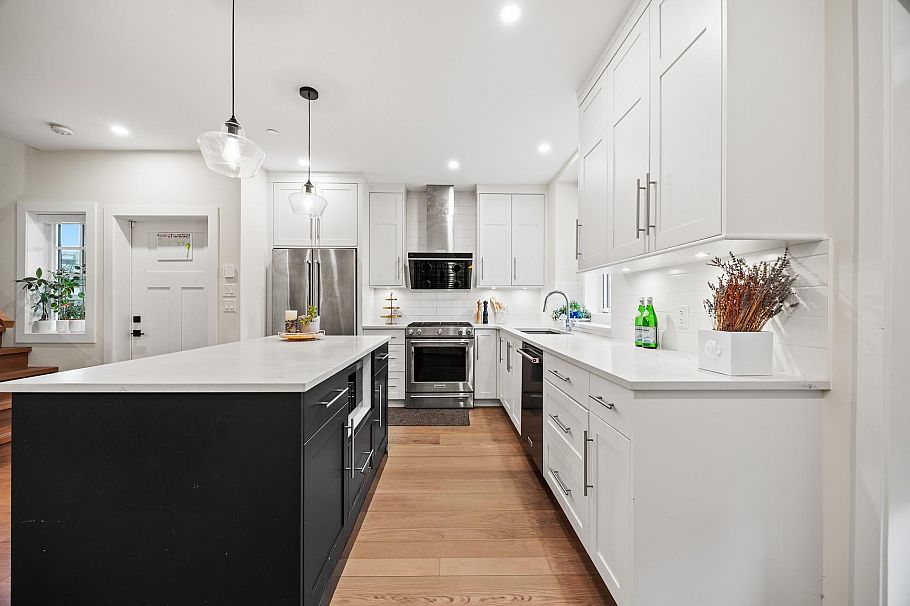 908 E 17th Avenue Vancouver, BC - 4