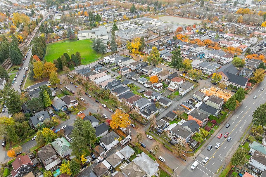 2044 E 22nd Avenue Vancouver, BC - 11