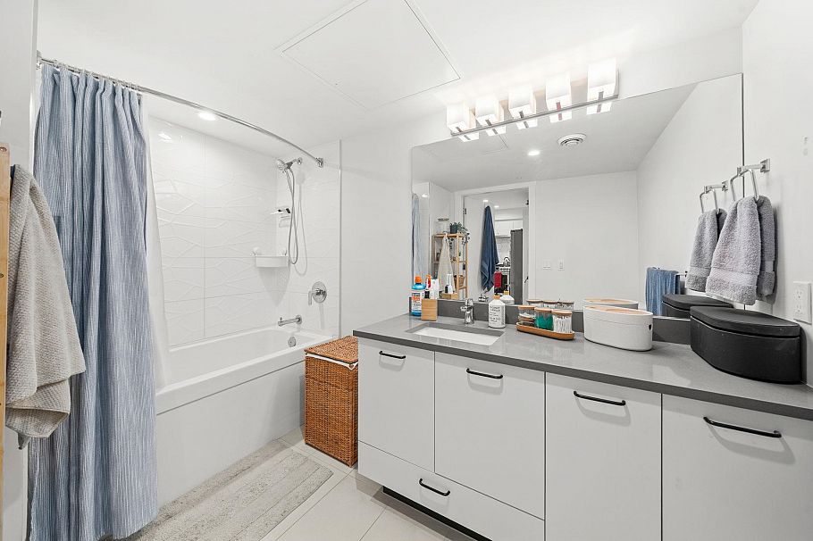 402 1519 Crown Street Vancouver, BC - 31