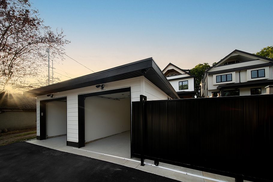 2 3576 E Pender Street Vancouver, BC - 37