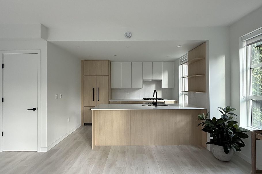 210 2045 Heritage Park Lane North Vancouver, BC - 3