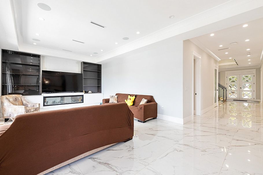 8007 Bradley Avenue Burnaby, BC - 7