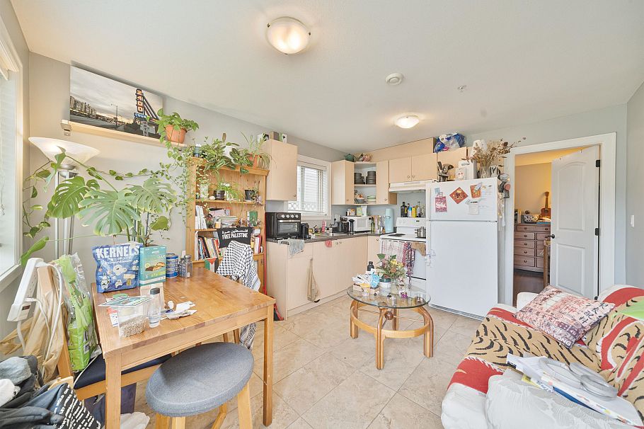 3832 Slocan Street Vancouver, BC - 2