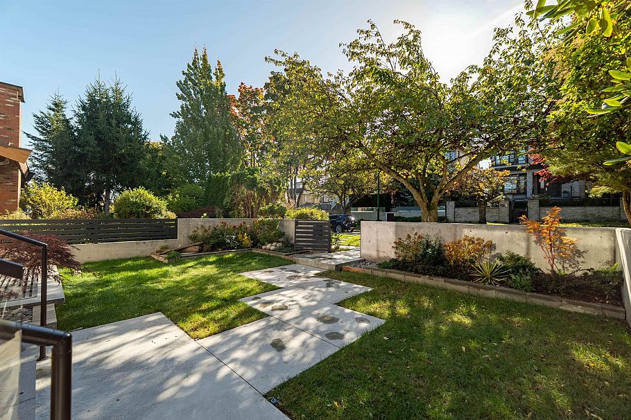 3711 W 24th Avenue Vancouver, BC - 4