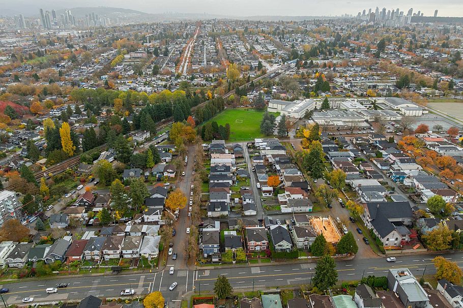 2044 E 22nd Avenue Vancouver, BC - 12