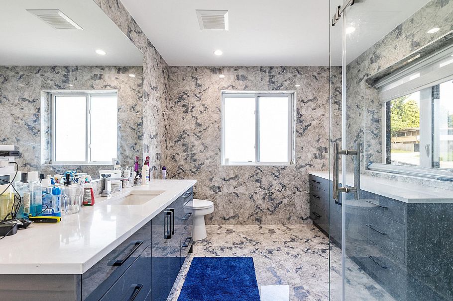 8007 Bradley Avenue Burnaby, BC - 25