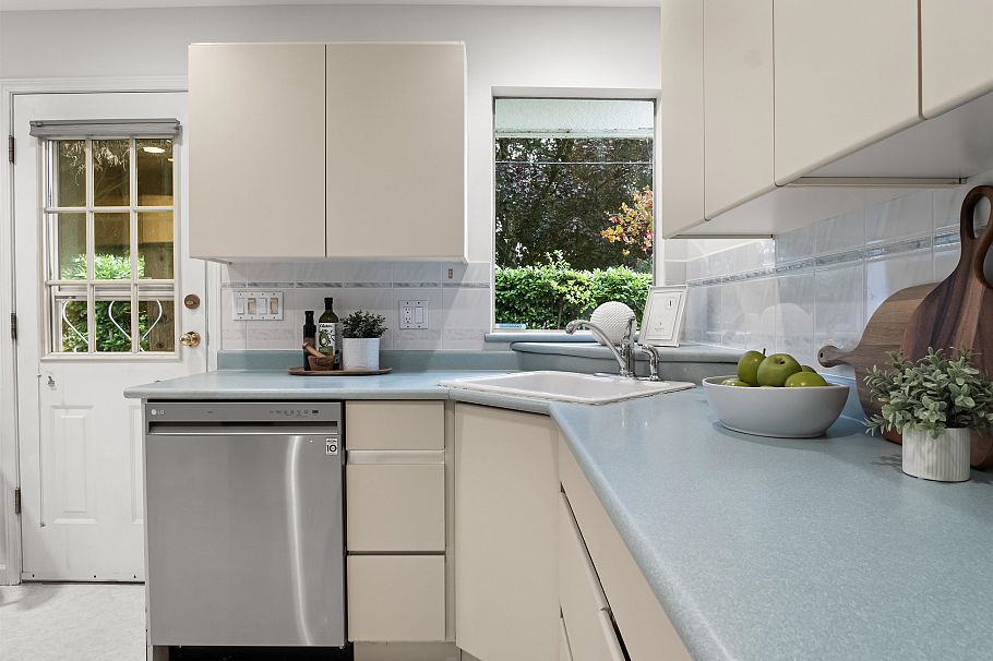 651 Kerry Place North Vancouver, BC - 10