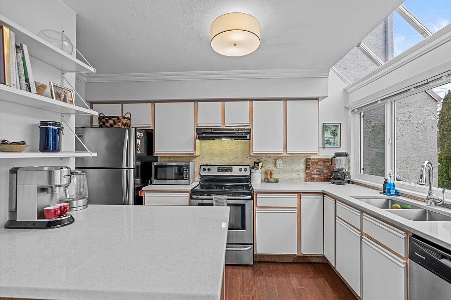 2 410 Mahon Avenue North Vancouver, BC - 12