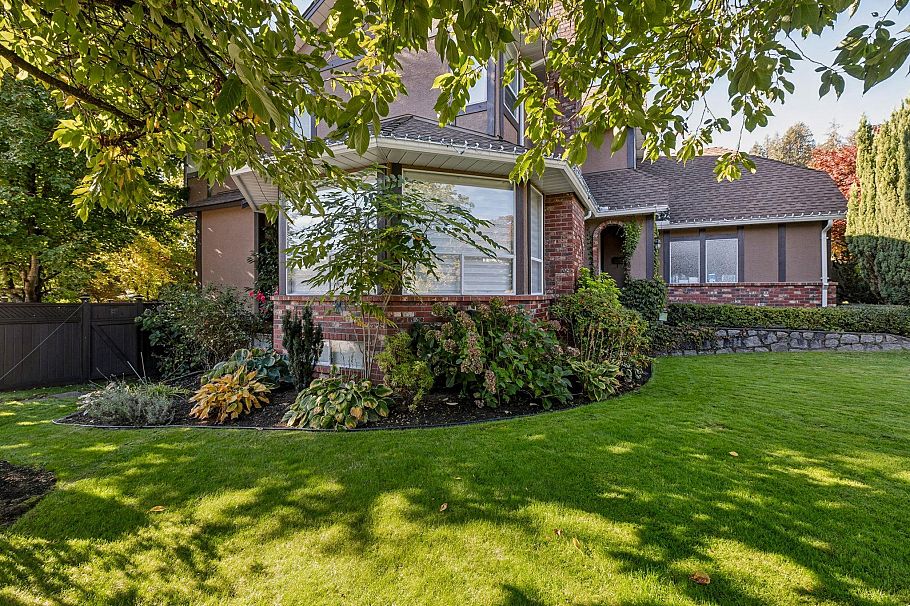 2890 Tempe Knoll Drive North Vancouver, BC - 25