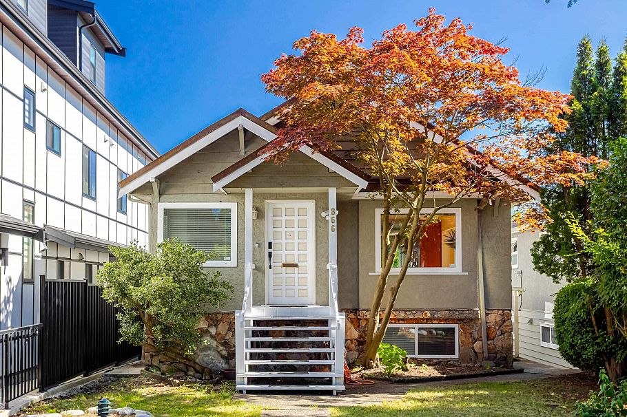 866 W 59th Avenue Vancouver, BC - 1
