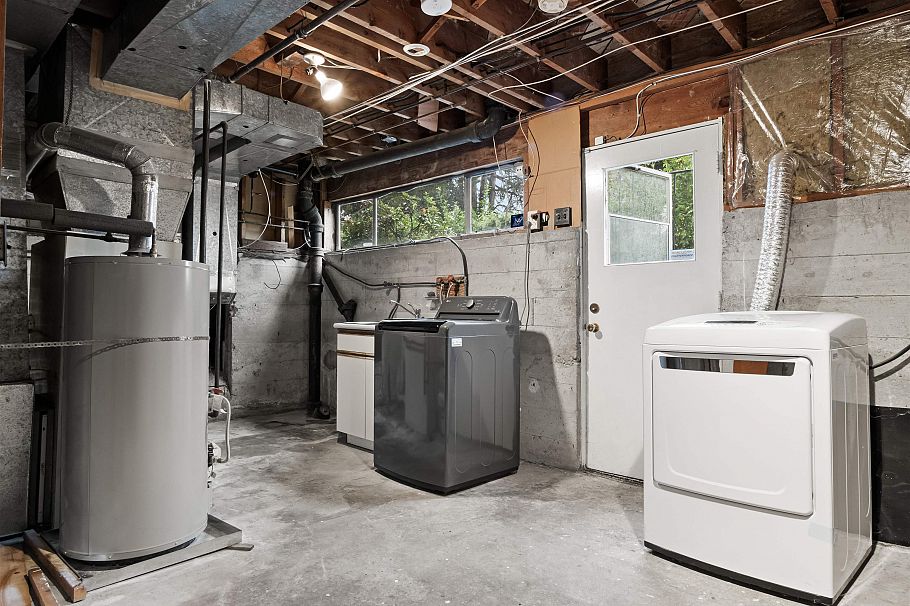 651 Kerry Place North Vancouver, BC - 23