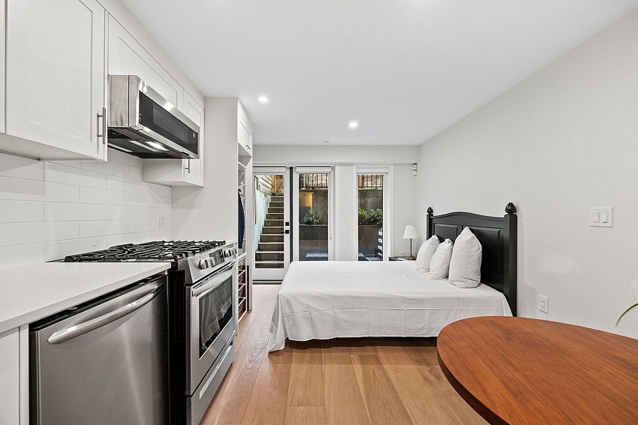 908 E 17th Avenue Vancouver, BC - 26