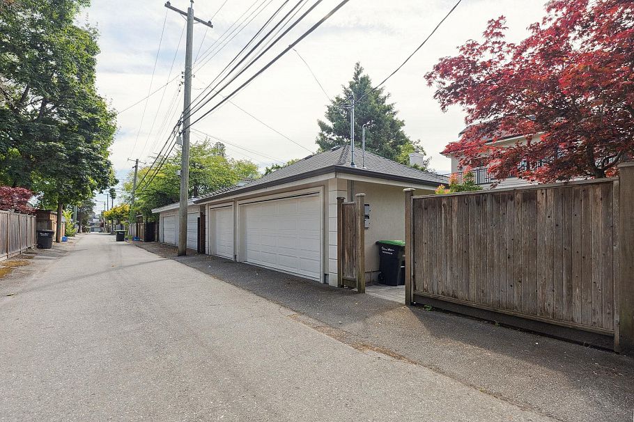 1149 W 26th Avenue Vancouver, BC - 3
