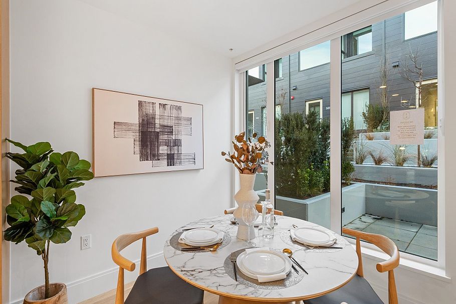 577 W 26th Avenue Vancouver, BC - 4