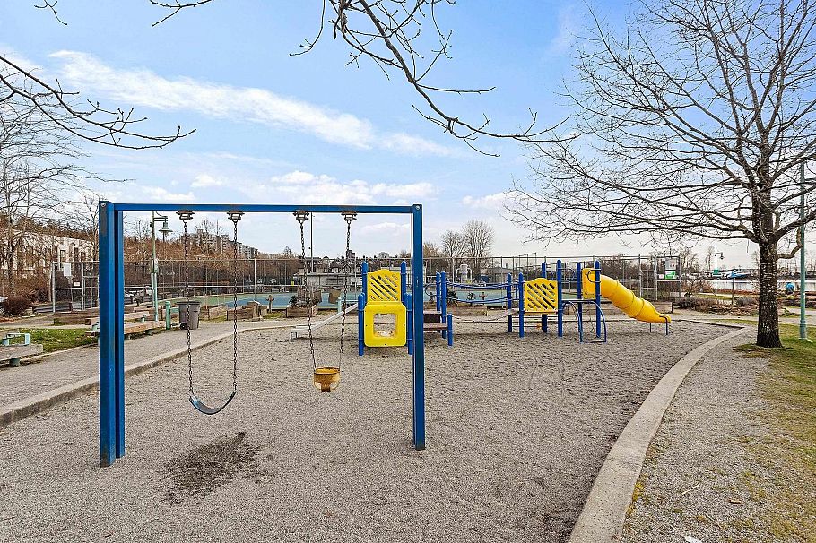 28 2723 E Kent Avenue North Vancouver, BC - 39