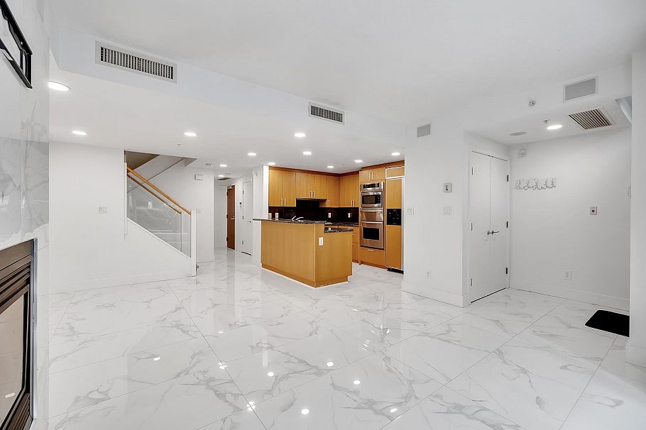 TH31 1277 W Cordova Street Vancouver, BC - 13