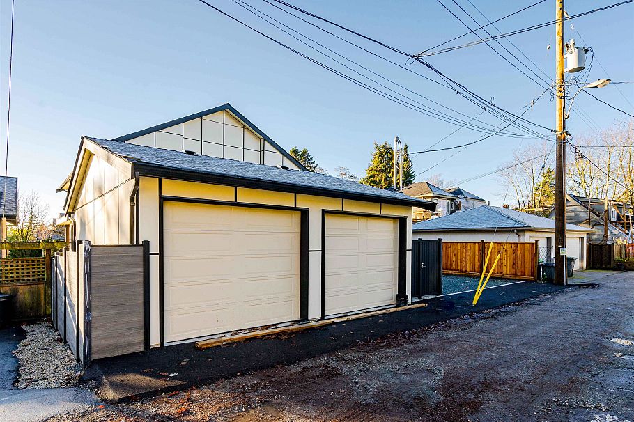 3321 W 37th Avenue Vancouver, BC - 27