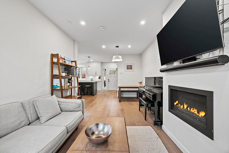 908 E 17th Avenue Vancouver, BC - 14