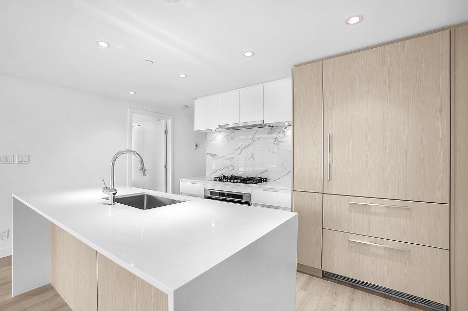 602 1500 Fern Street North Vancouver, BC - 16