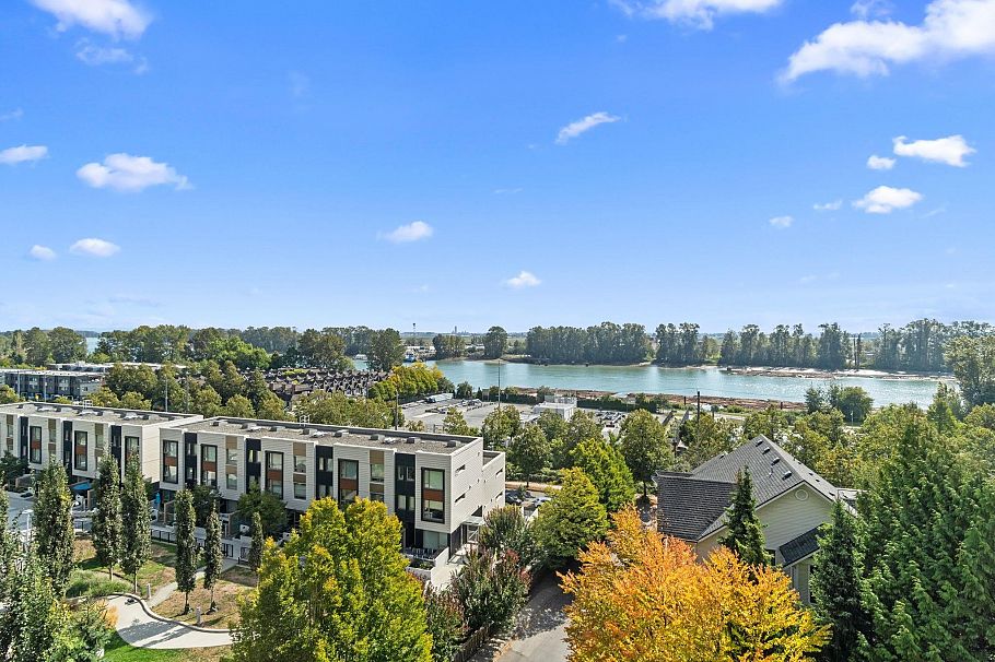 707 2763 Chandlery Place Vancouver, BC - 2