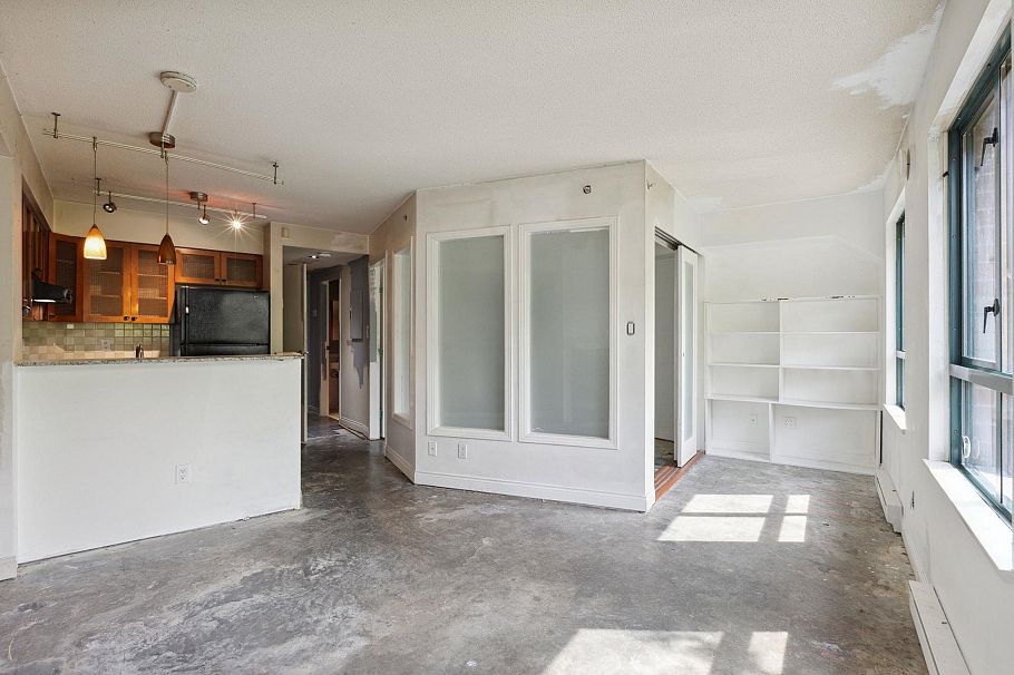 301 55 Alexander Street Vancouver, BC - 5