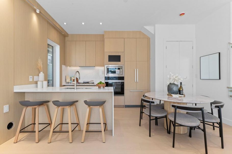 1 1315 W 64th Avenue Vancouver, BC - 5