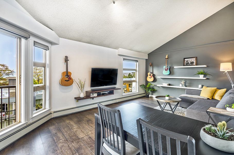 305 235 W 4th Street North Vancouver, BC - 1