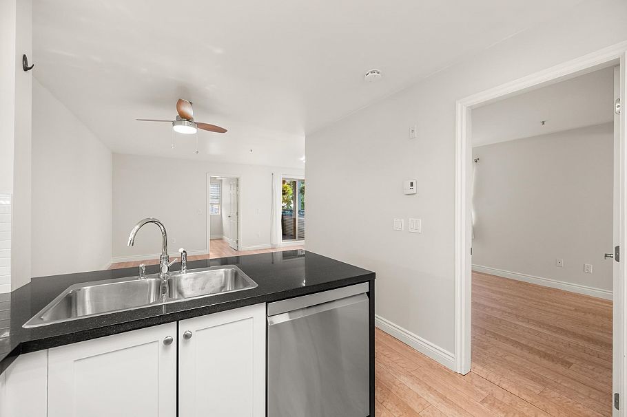 206 688 E 16th Avenue Vancouver, BC - 16