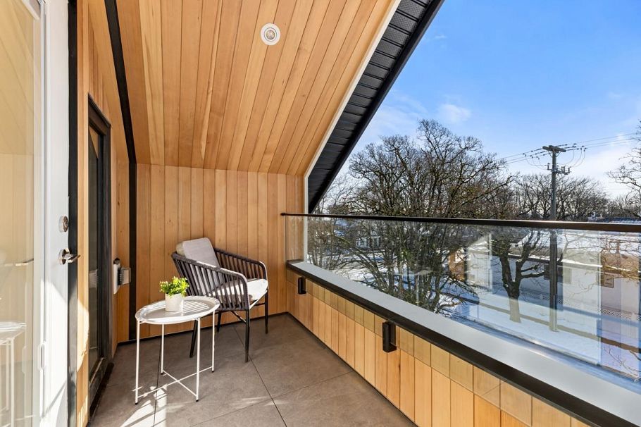 1 1315 W 64th Avenue Vancouver, BC - 18