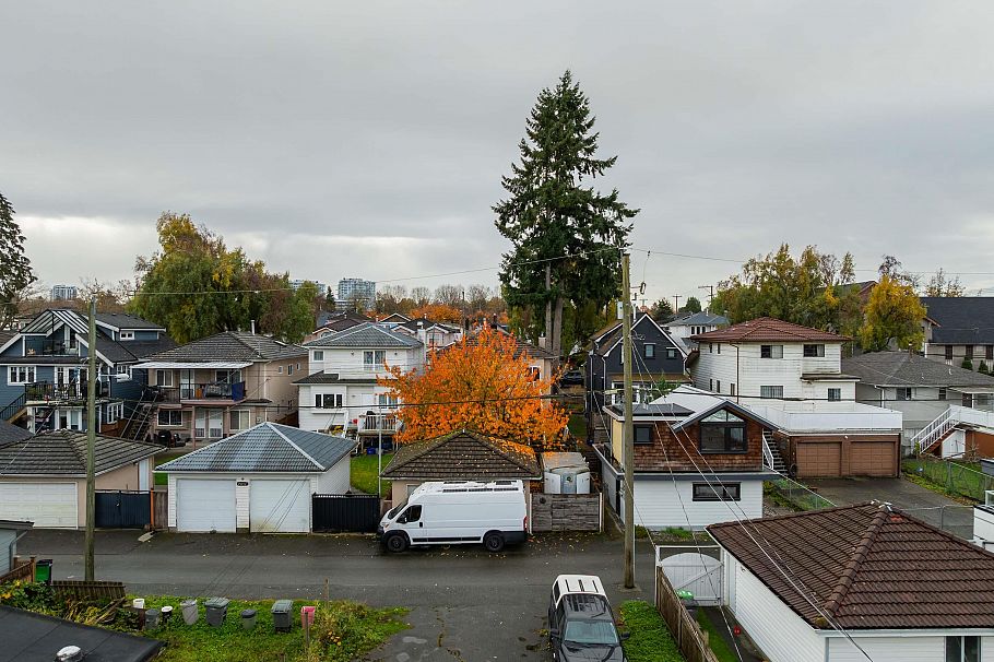 2044 E 22nd Avenue Vancouver, BC - 5