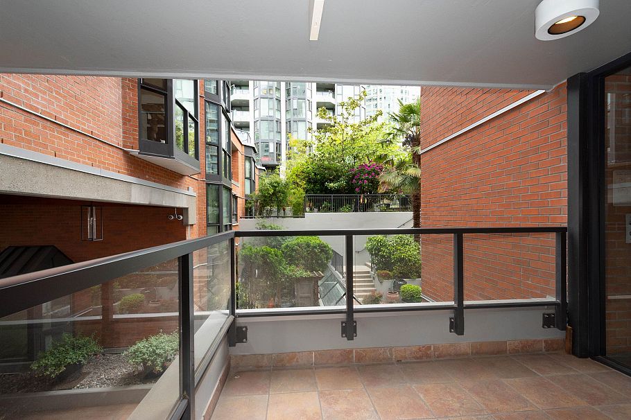 203 1488 Hornby Street Vancouver, BC - 32