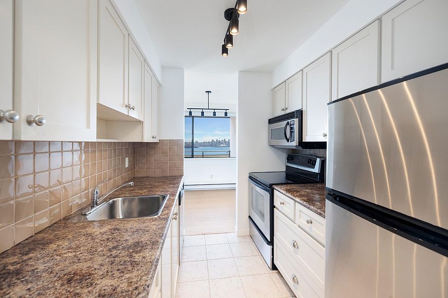 1202 444 Lonsdale Avenue North Vancouver, BC - 14