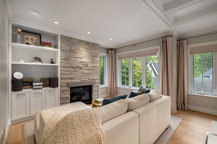 3336 W 38th Avenue Vancouver, BC - 5