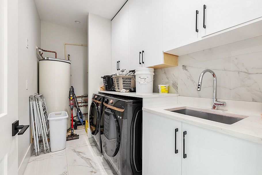 8007 Bradley Avenue Burnaby, BC - 36