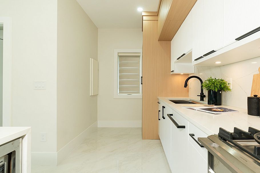 1552 W 66th Avenue Vancouver, BC - 17