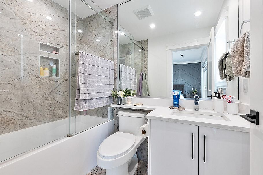 8007 Bradley Avenue Burnaby, BC - 28