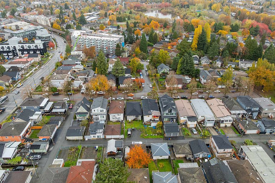 2044 E 22nd Avenue Vancouver, BC - 18