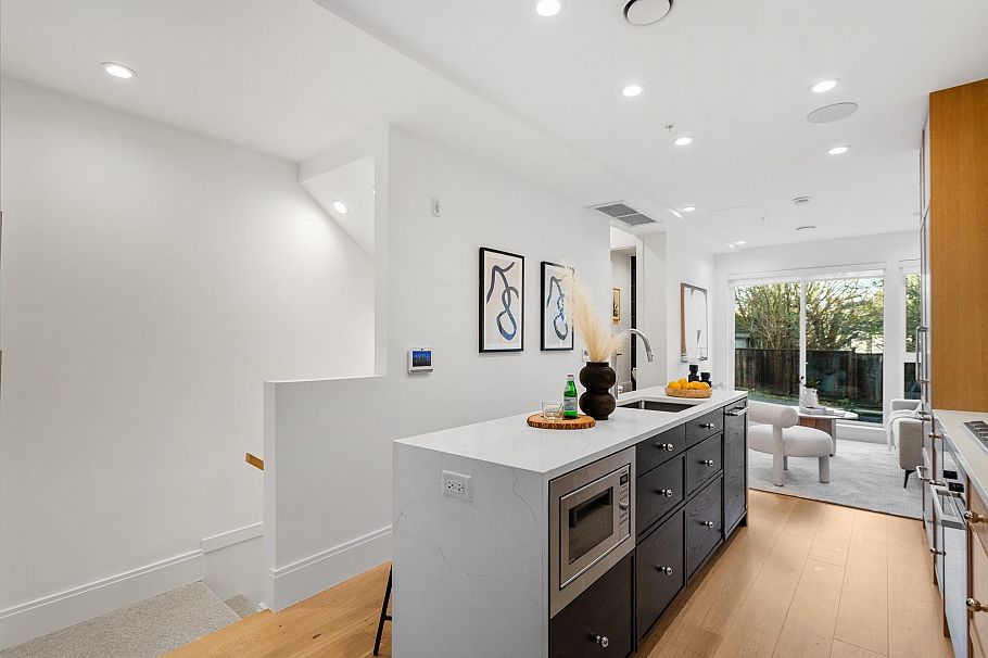 577 W 26th Avenue Vancouver, BC - 8