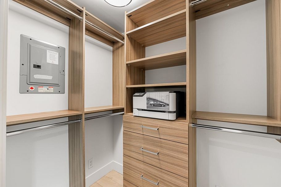 2106 1550 Fern Street North Vancouver, BC - 18