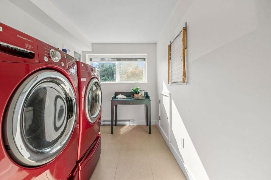 814 Plymouth Drive North Vancouver, BC - 33