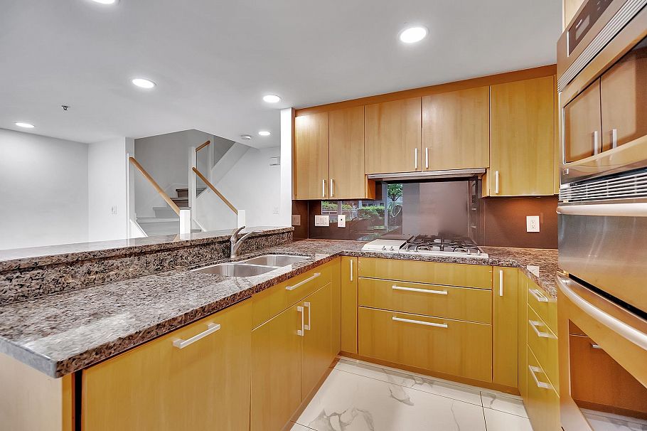 TH31 1277 W Cordova Street Vancouver, BC - 19