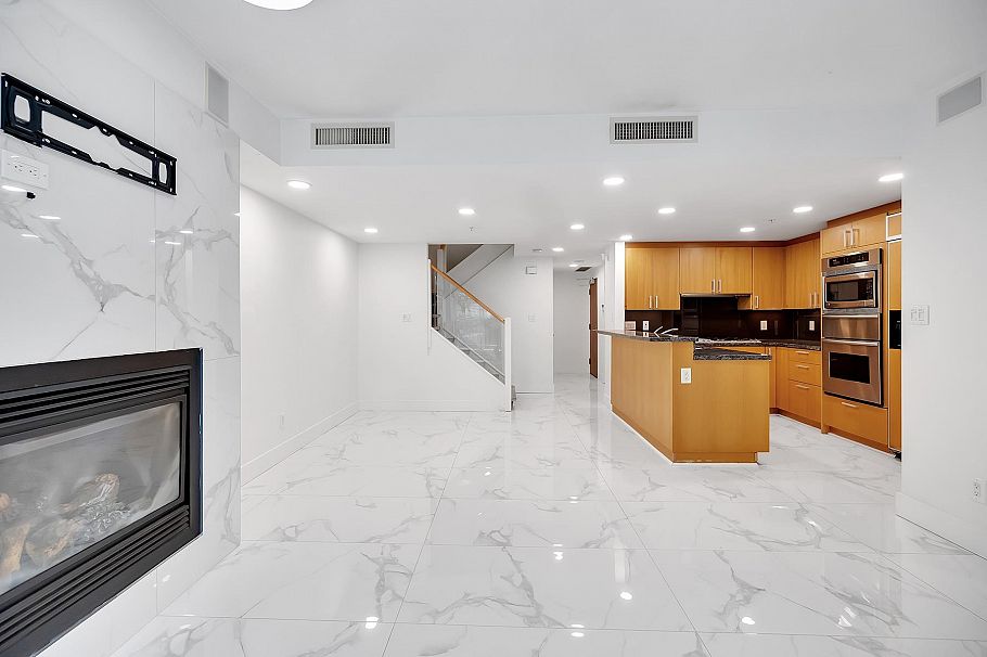 TH31 1277 W Cordova Street Vancouver, BC - 12