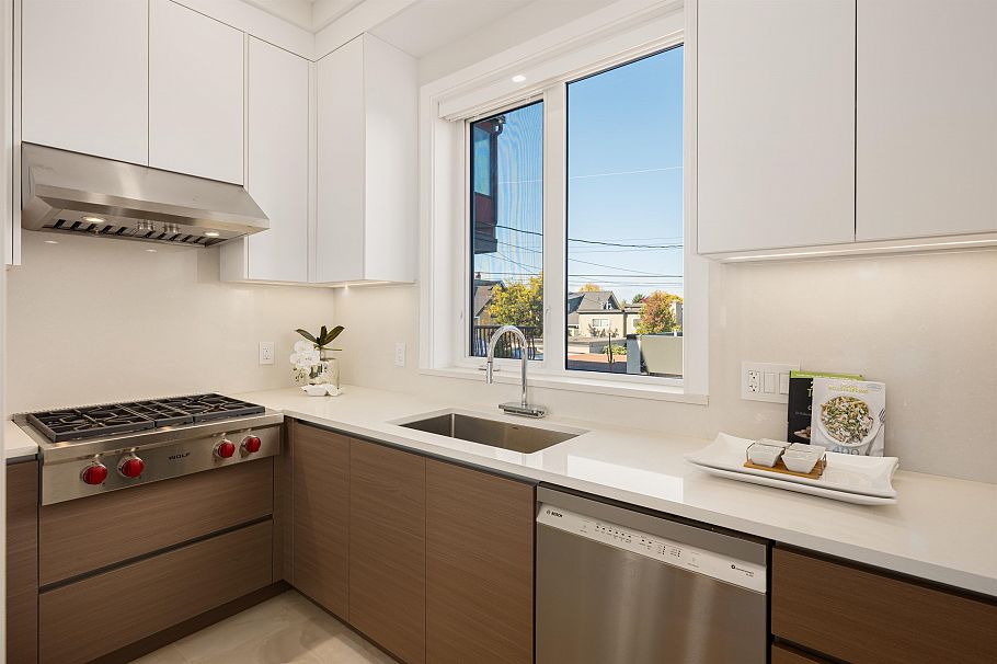 3711 W 24th Avenue Vancouver, BC - 16