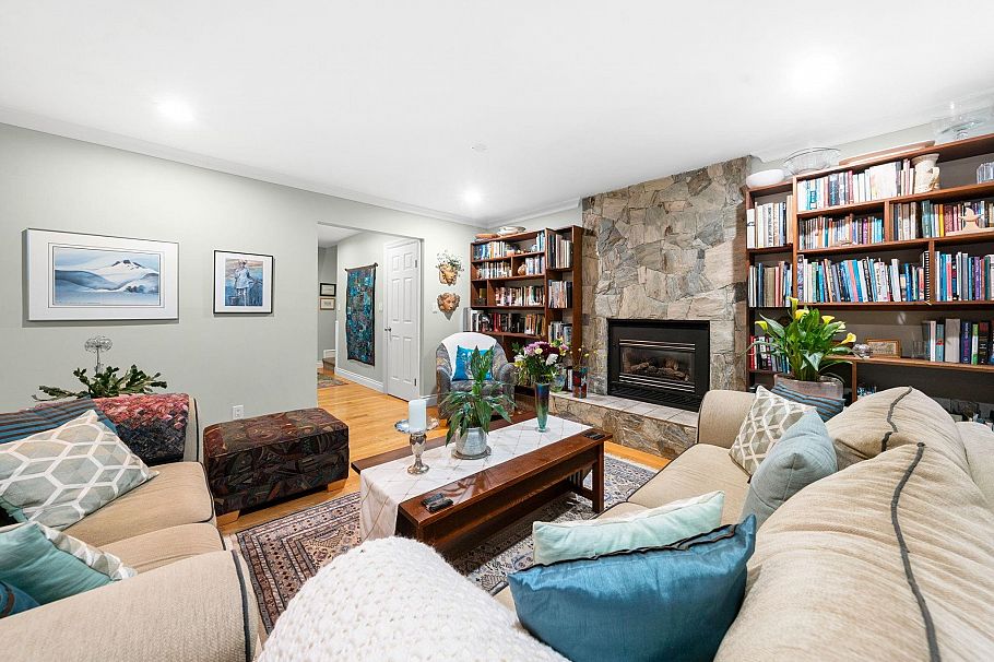 2380 Mackay Avenue North Vancouver, BC - 12