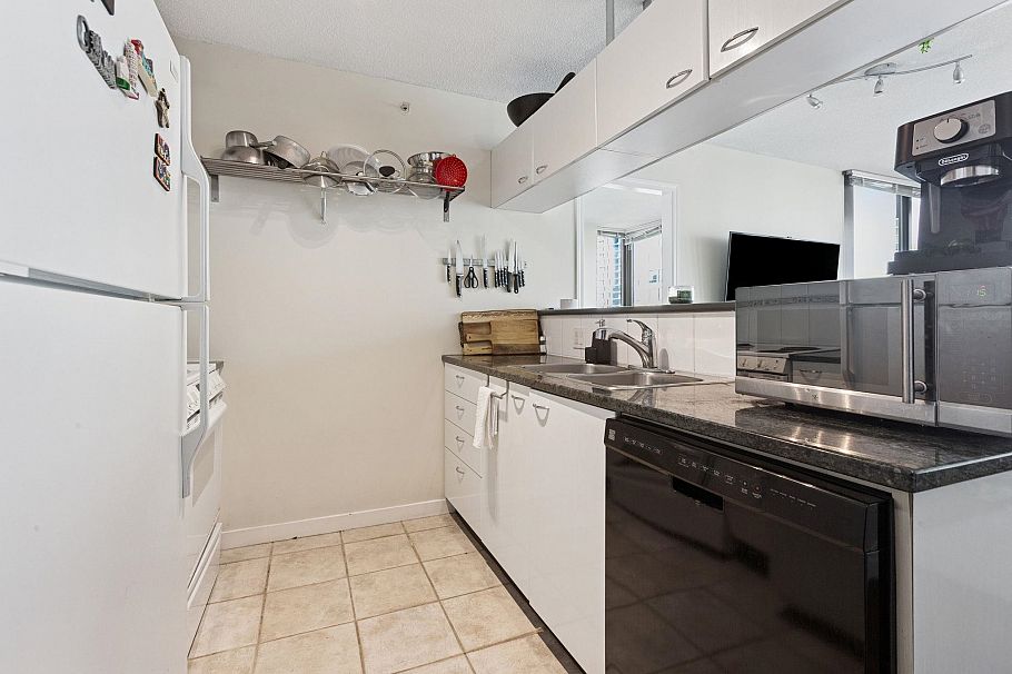 2007 1331 Alberni Street Vancouver, BC - 7