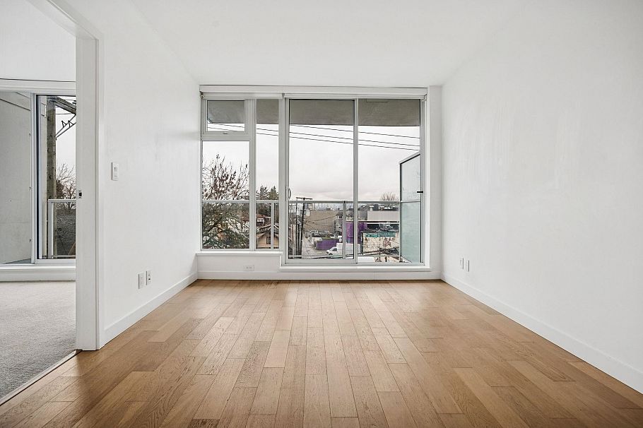 503 4638 Gladstone Street Vancouver, BC - 2