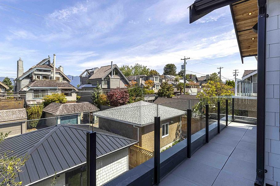 2565 W 2nd Avenue Vancouver, BC - 26